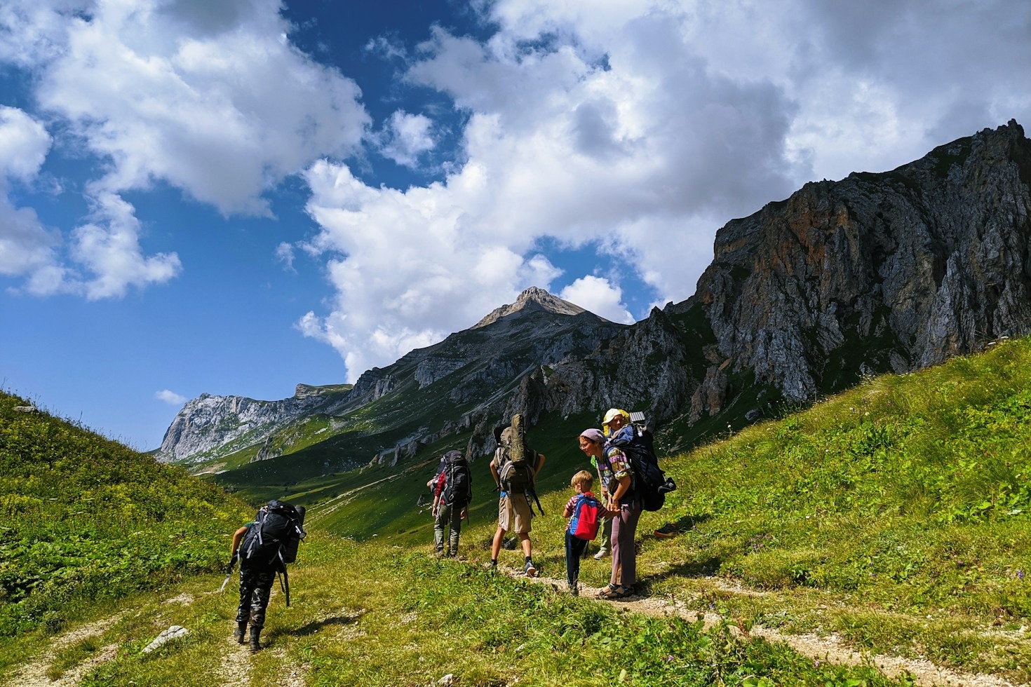 Guía básica de equipamiento sostenible para excursiones al aire libre